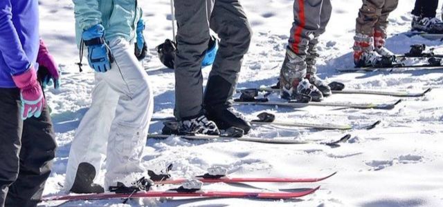 Clase de Ski principiantes+ Pase diario Parque de Nieve C4 - $80.000