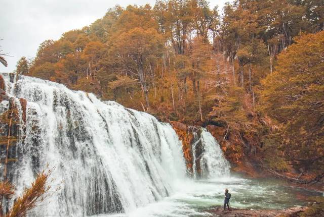 Trekking Cascada Ñivinco: Agua, bosque y Patagonia Pura